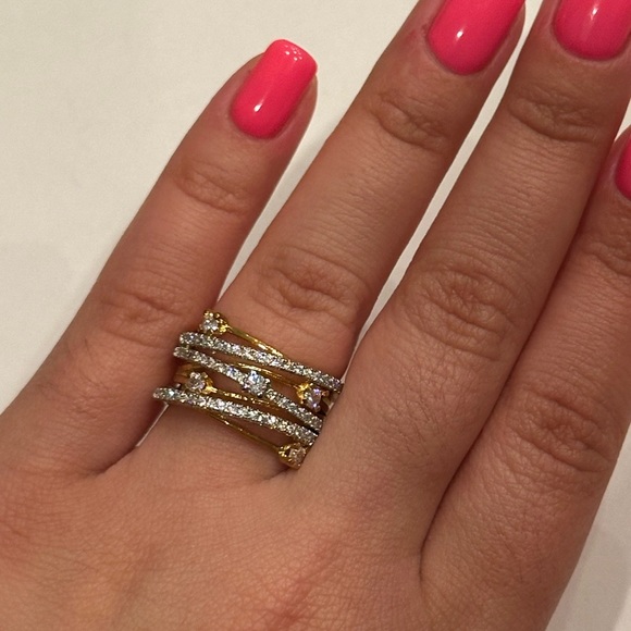 💕3 for $8💕 Gold Crystal Ring size 6 - Picture 1 of 8